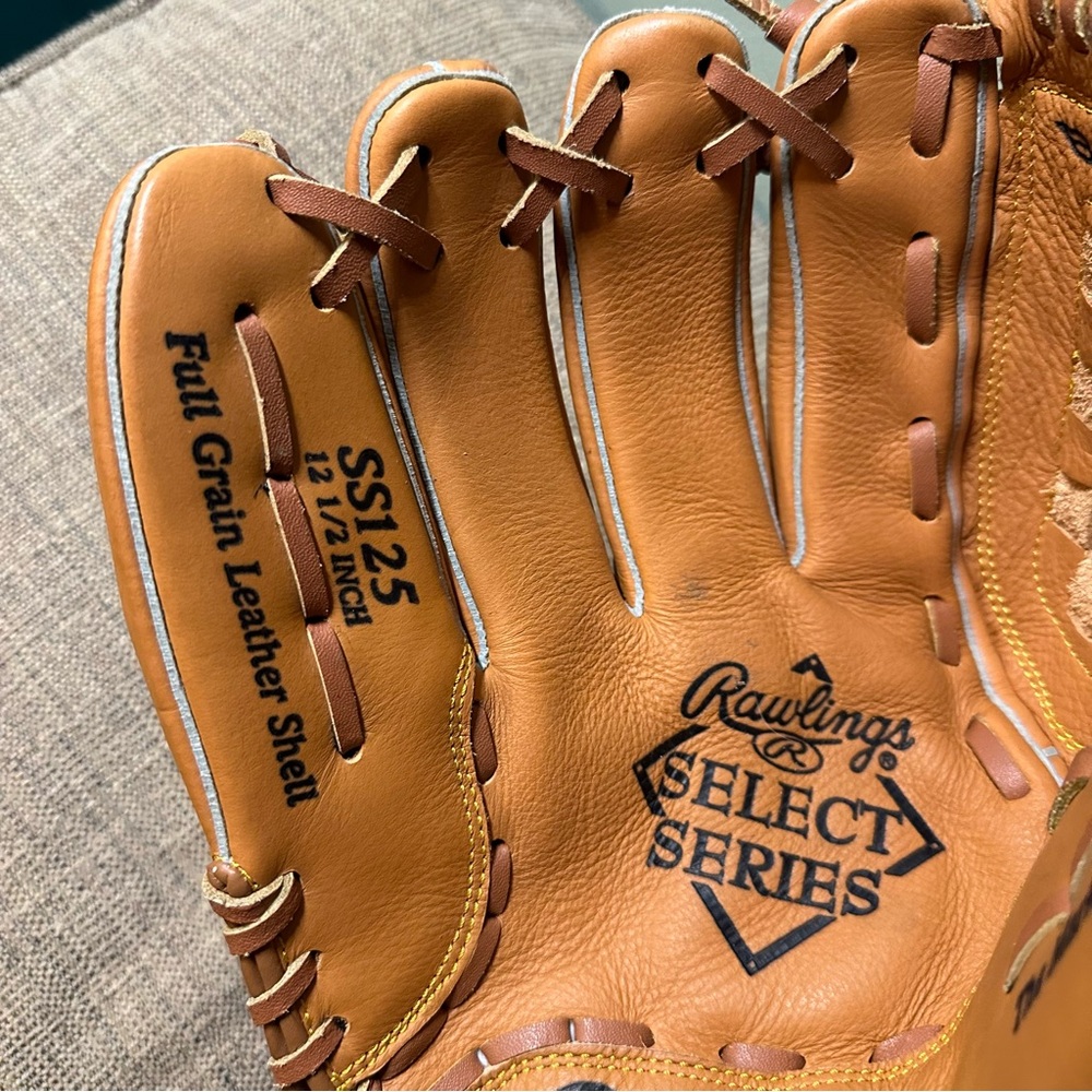 Right Handed Rawlings Brown Leather Baseball Glove - Picture 5 of 5
